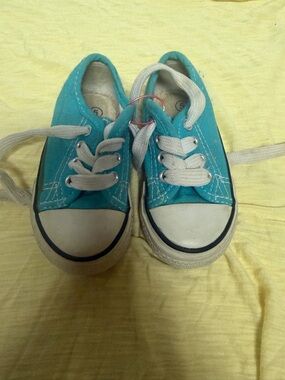Kids Teal Canvas Lace-Up Sneakers